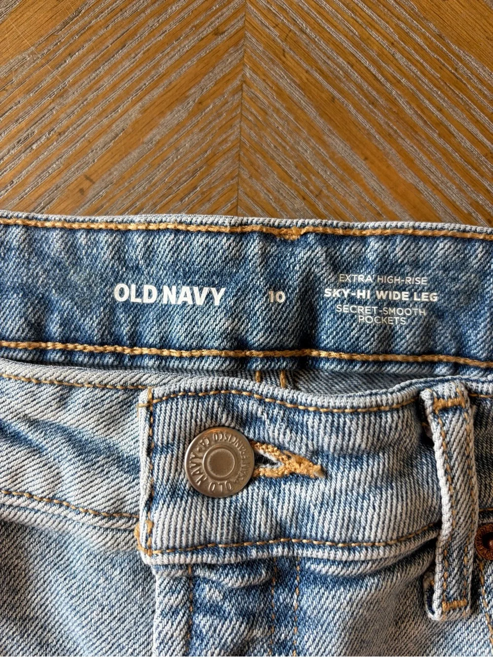 Old Navy Sky-Hi Extra High Rise Wide Leg Jeans Light Wash Size 10